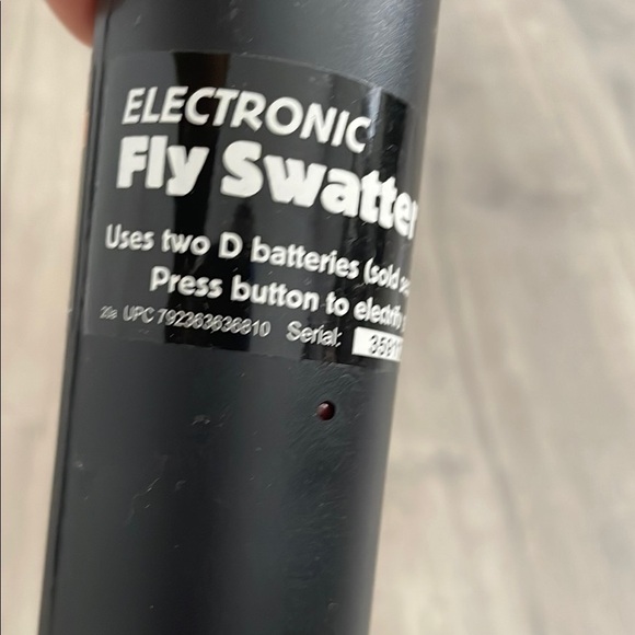 Yellow Electric Bug Zapper Racket - Picture 5 of 7